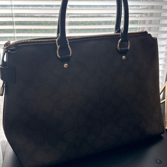 Coach Carry - Picture 2 of 4